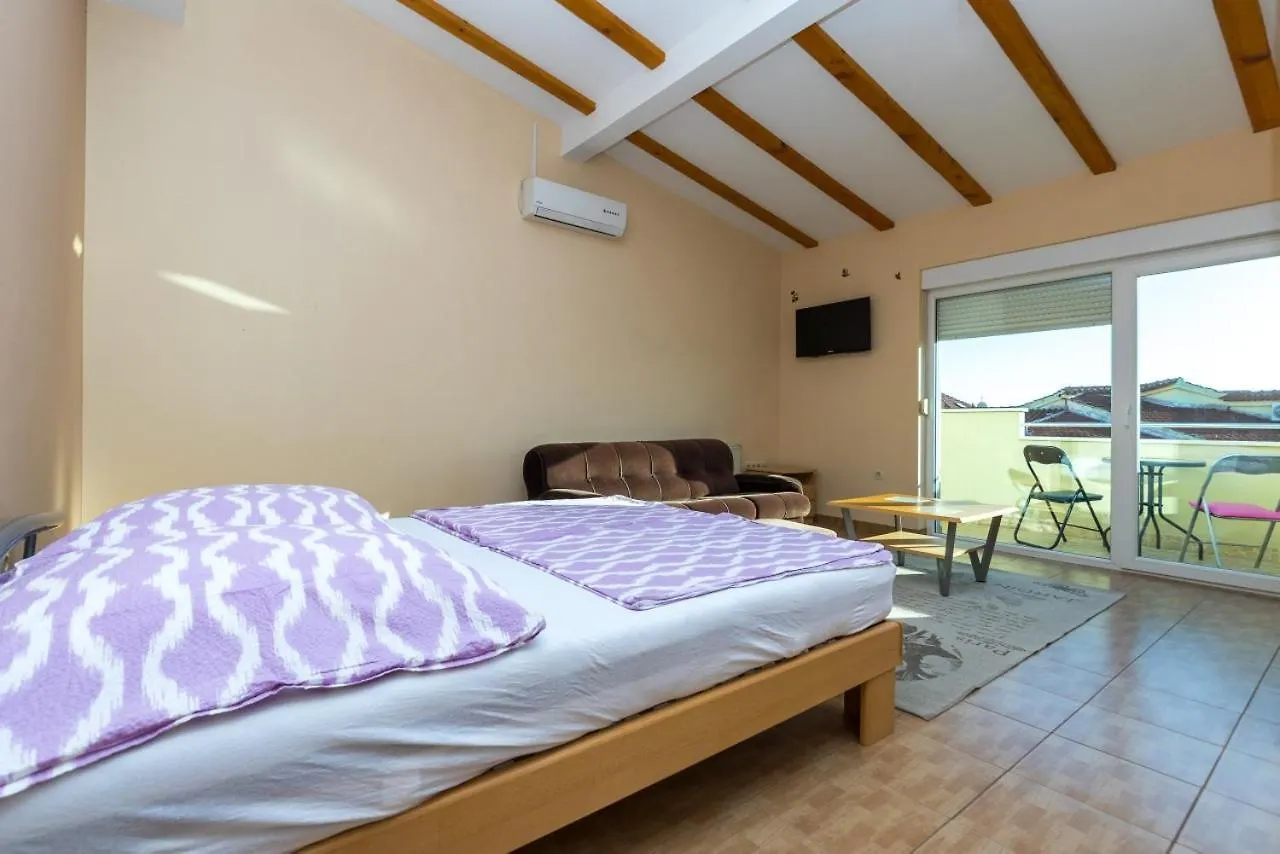 Drasko Studio Apartment Kastela